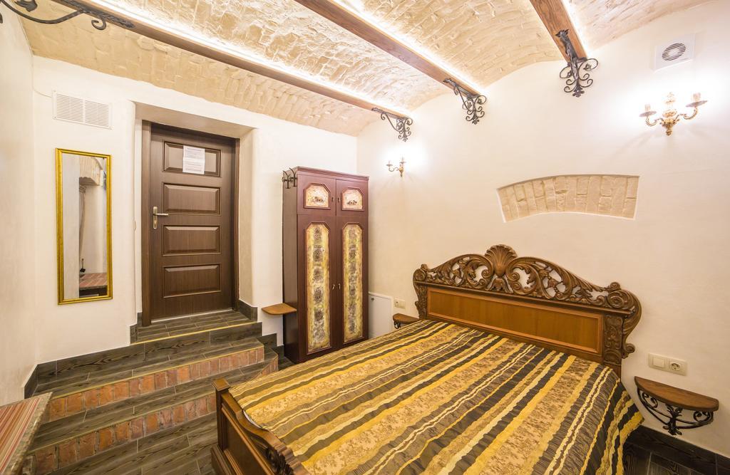 Apartments On Valova 16, On Market Square Lviv Eksteriør billede